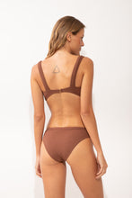 Carica l'immagine nel visualizzatore di Gallery, Model Back: Rio De Sol Bas Bottom Sand-Cappuccino Essential-Comfy
