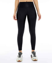 Carica l'immagine nel visualizzatore di Gallery, Image 02: Alto Giro Fitness Bas Legging Couro Com Recorte Rebatidos Preto