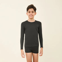 Carica l'immagine nel visualizzatore di Gallery, Model Front: Uv Line T-Shirt Longsleeve Uvpro Kids Black Upf50+