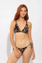 Carica l'immagine nel visualizzatore di Gallery, Model Front: Rio De Sol Haut Top Flora Alba