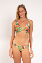 Carica l'immagine nel visualizzatore di Gallery, Model Front: Rio De Sol Haut Top Tropical Chantal