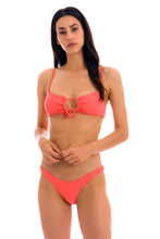 Carica l'immagine nel visualizzatore di Gallery, Model Front: Rio De Sol Haut Top Dots-Tabata Mila