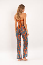 Carica l'immagine nel visualizzatore di Gallery, Model Back: Rio De Sol Pantalon De Plage Luma Pants Lana