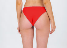 Carica l'immagine nel visualizzatore di Gallery, Model Back: Rio De Sol Bas Bottom Rouge Essential-Comfy