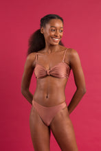 Carica l'immagine nel visualizzatore di Gallery, Image 08: Rio De Sol Ensemble Set Shimmer-Copper Bandeau-Joy Nice-Fio