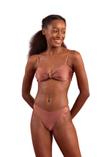 Carica l'immagine nel visualizzatore di Gallery, Model Front: Rio De Sol Ensemble Set Shimmer-Copper Bandeau-Joy Nice-Fio