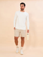 Carica l'immagine nel visualizzatore di Gallery, Model Front: Uv Line Bermuda / Short Pour Homme Shorts Acqua Boxer Areia Upf50+
