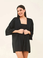 Carica l'immagine nel visualizzatore di Gallery, Model Front: Uv Line Robe De Plage Kimono Color Black Upf50+