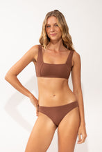 Carica l'immagine nel visualizzatore di Gallery, Model Front: Rio De Sol Bas Bottom Sand-Cappuccino Essential-Comfy