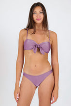 Carica l'immagine nel visualizzatore di Gallery, Model Front: Rio De Sol Ensemble Set Shimmer-Harmonia Bandeau-Knot Essential