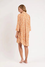 Carica l'immagine nel visualizzatore di Gallery, Model Back: Rio De Sol Robe De Plage Sahari Chemise Gabriele
