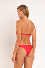 Carica l'immagine nel visualizzatore di Gallery, Model Back: Rio De Sol Ensemble Set Microfibra-Chic-Red Bandeau-Joy Leblon
