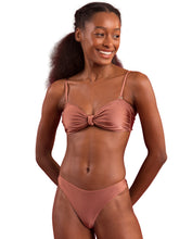Carica l'immagine nel visualizzatore di Gallery, Gallery: Rio De Sol Ensemble Set Shimmer-Copper Bandeau-Joy Nice-Fio