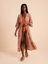Carica l'immagine nel visualizzatore di Gallery, Model Front: Uv Line Chemise Long Shirtdress Tie Dye Pitanga Upf50+