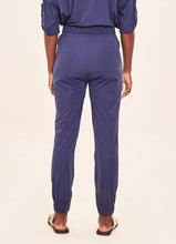 Carica l'immagine nel visualizzatore di Gallery, Model Back: Uv Line Pantalon De Plage Pants Fem Basic Navy Blue Upf50+