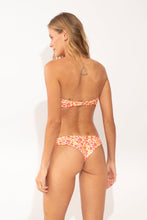 Carica l'immagine nel visualizzatore di Gallery, Model Back: Rio De Sol Haut Top Ditsy-Butter Sara