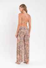 Carica l'immagine nel visualizzatore di Gallery, Model Back: Rio De Sol Pantalon De Plage Leopard Wide Pants