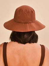 Carica l'immagine nel visualizzatore di Gallery, Model Back: Uv Line Chapeau Souple/Capeline Lyon Conhaque Upf50+