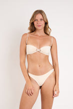 Carica l'immagine nel visualizzatore di Gallery, Model Front: Rio De Sol Bas Bottom Malibu-Natural Essential-Iris