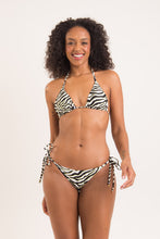 Carica l'immagine nel visualizzatore di Gallery, Model Front: Rio De Sol Bas Bottom Wild-Black Lacinho