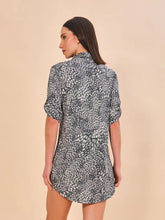 Carica l'immagine nel visualizzatore di Gallery, Model Back: Uv Line Chemise Shirtdress Asas Upf50+