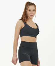 Carica l'immagine nel visualizzatore di Gallery, Model Front: Alto Giro Fitness Haut Top Block Costas Regata Preto