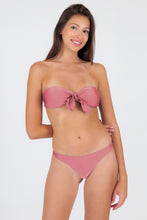 Carica l'immagine nel visualizzatore di Gallery, Model Front: Rio De Sol Ensemble Set Shimmer-Confetti Bandeau-Knot Nice-Fio