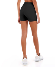 Carica l'immagine nel visualizzatore di Gallery, Model Back: Alto Giro Fitness Bas Shorts Blackout Soft Preto
