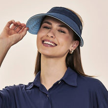 Carica l'immagine nel visualizzatore di Gallery, Model Front: Uv Line Visière Visor Bali Fem Navy Light Blue Upf50+