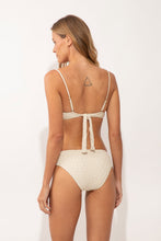 Carica l'immagine nel visualizzatore di Gallery, Model Back: Rio De Sol Bas Bottom Brisa-Offwhite Essential-Comfy