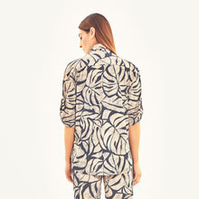 Carica l'immagine nel visualizzatore di Gallery, Model Back: Uv Line Haut De Plage Shirt Copa Costela Off White Upf50+