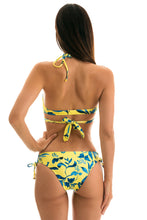 Carica l'immagine nel visualizzatore di Gallery, Model Back: Rio De Sol Bas Bottom Lemon Flower Transpassado