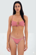 Carica l'immagine nel visualizzatore di Gallery, Model Front: Rio De Sol Haut Top Confetti Mila