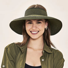Carica l'immagine nel visualizzatore di Gallery, Model Front: Uv Line Visière Visor Siena Imp Fem Militar Green Upf50+