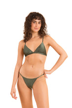 Carica l'immagine nel visualizzatore di Gallery, Model Front: Rio De Sol Ensemble Set Croco Tri-Fixo California