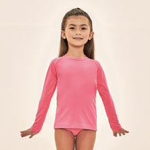 Carica l'immagine nel visualizzatore di Gallery, Model Front: Uv Line T-Shirt Acqua Qr Code Chiclete Fluor Upf50+