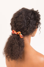 Carica l'immagine nel visualizzatore di Gallery, Model Front: Rio De Sol Chouchou Love-Trip Scrunchie