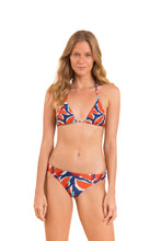 Carica l'immagine nel visualizzatore di Gallery, Model Front: Rio De Sol Ensemble Set Leaves Tri-Inv Essential-Comfy