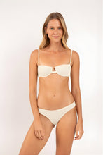 Carica l'immagine nel visualizzatore di Gallery, Model Front: Rio De Sol Haut Top Brisa-Offwhite Juliette