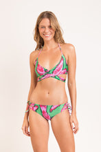 Carica l'immagine nel visualizzatore di Gallery, Model Front: Rio De Sol Haut Top Parrots Kate