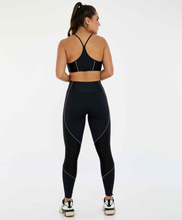 Carica l'immagine nel visualizzatore di Gallery, Model Back: Alto Giro Fitness Bas Legging Hyper Recortes Atlanta Preto