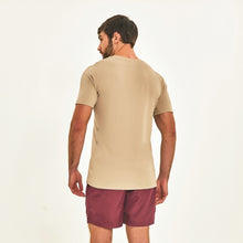 Carica l'immagine nel visualizzatore di Gallery, Model Back: Uv Line Fitness Haut T-Shirt Sport Fit Areia Upf50+