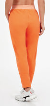 Carica l'immagine nel visualizzatore di Gallery, Model Back: Alto Giro Fitness Bas Calca Jogging Up Co2 Recortes Laranja
