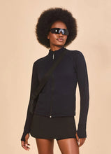 Carica l'immagine nel visualizzatore di Gallery, Model Front: Uv Line T-Shirt Jacket Fem New Fit Black Upf50+