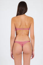 Carica l'immagine nel visualizzatore di Gallery, Model Back: Rio De Sol Ensemble Set Shimmer-Confetti Bandeau-Knot Nice-Fio