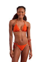 Carica l'immagine nel visualizzatore di Gallery, Model Front: Rio De Sol Bas Bottom Shimmer-Paprica Cheeky-Tie