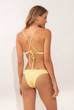 Carica l'immagine nel visualizzatore di Gallery, Model Back: Rio De Sol Haut Top Drift-Butterglow Juliette-Tie