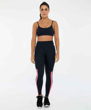 Carica l'immagine nel visualizzatore di Gallery, Model Front: Alto Giro Fitness Bas Legging Hyper Detalhe Cos Preto