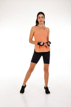 Carica l'immagine nel visualizzatore di Gallery, Model Front: Alto Giro Fitness Bas Bermuda Supplex Meia Coxa Preto