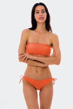 Carica l'immagine nel visualizzatore di Gallery, Model Front: Rio De Sol Haut Top Light-Peach Bandeau-Reto